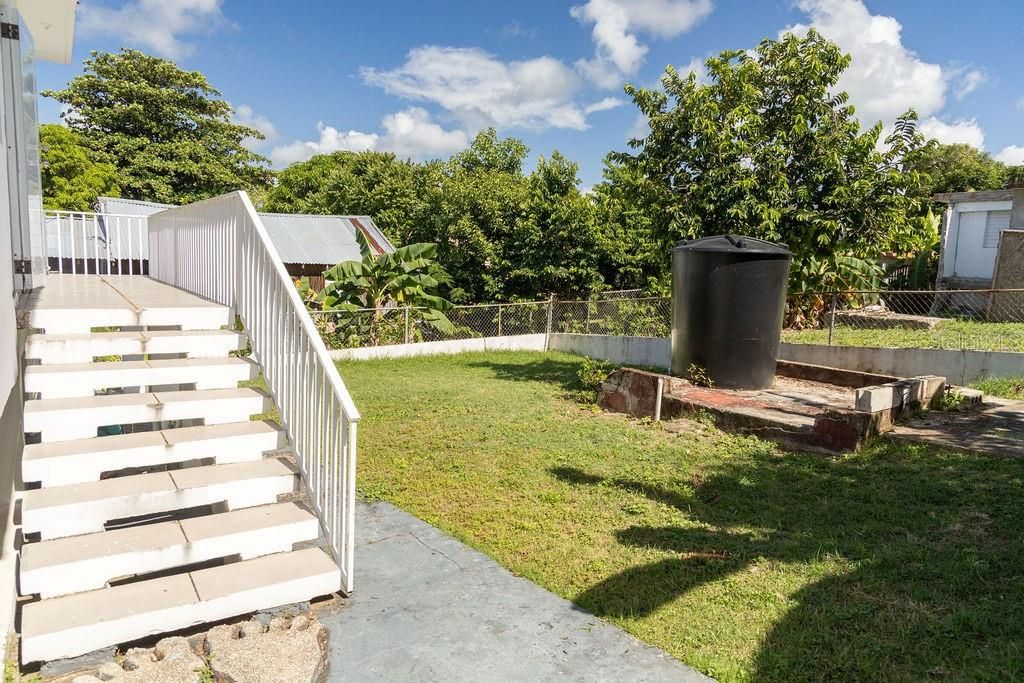 For Sale: $385,000 (6 beds, 2 baths, 2400 Square Feet)