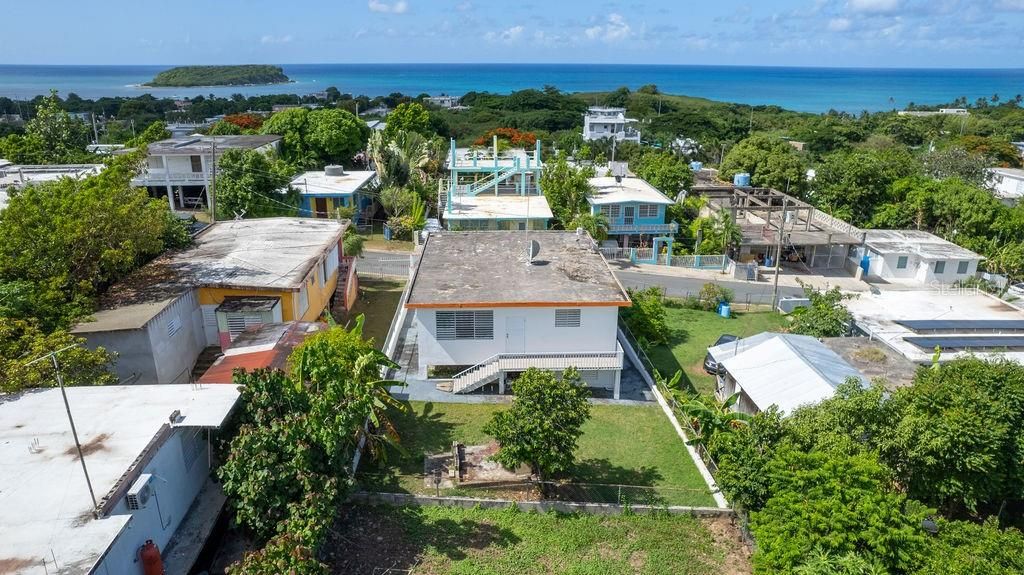 For Sale: $385,000 (6 beds, 2 baths, 2400 Square Feet)