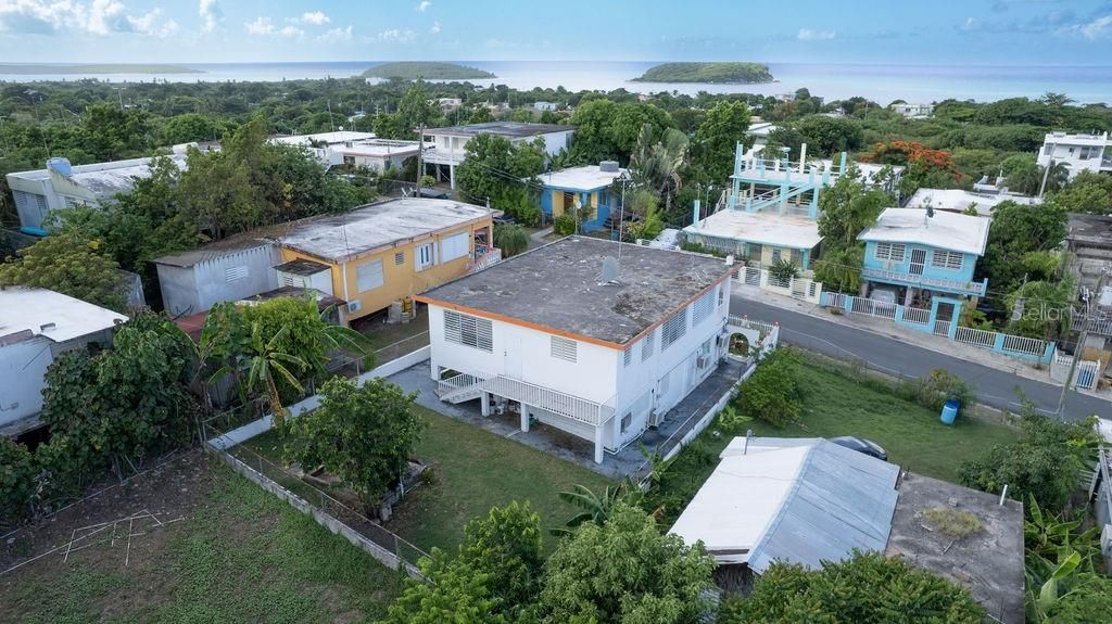 For Sale: $385,000 (6 beds, 2 baths, 2400 Square Feet)