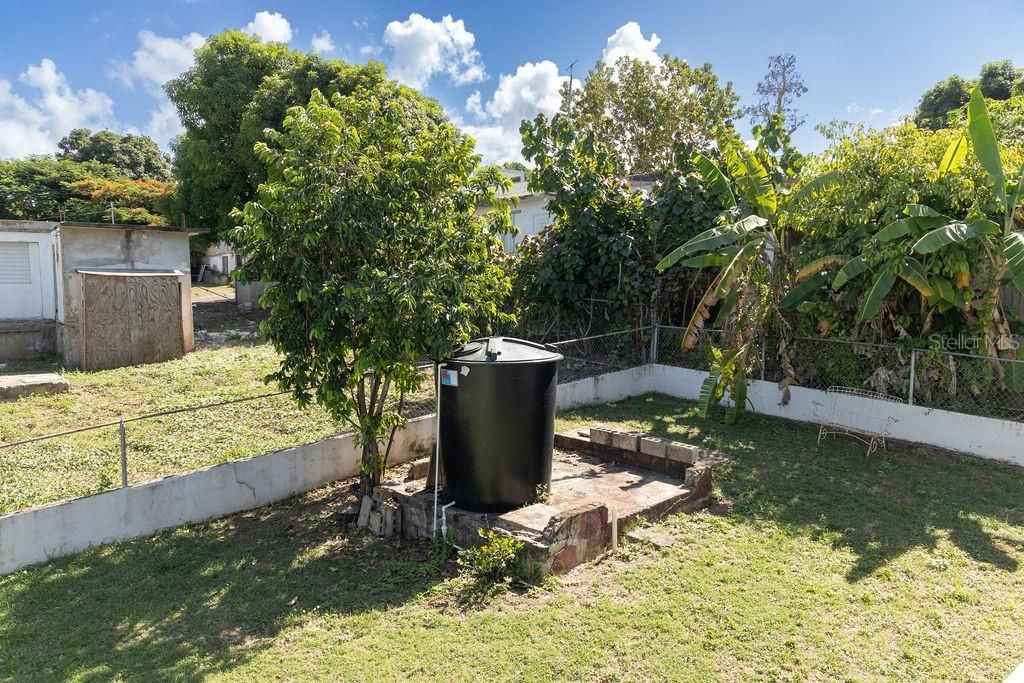 For Sale: $385,000 (6 beds, 2 baths, 2400 Square Feet)