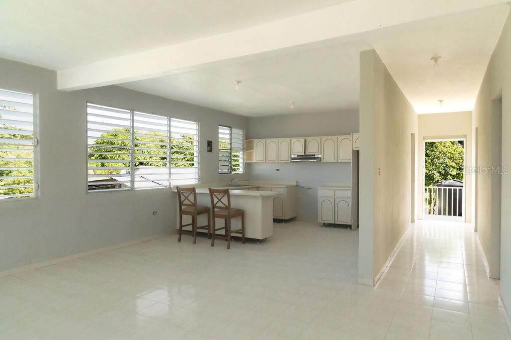 For Sale: $385,000 (6 beds, 2 baths, 2400 Square Feet)