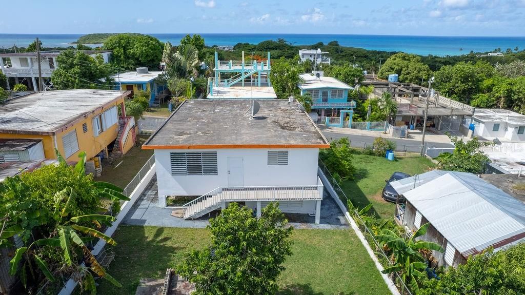 For Sale: $385,000 (6 beds, 2 baths, 2400 Square Feet)