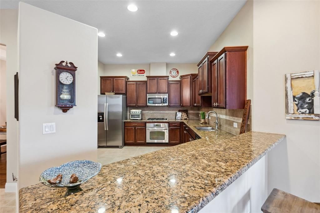 For Sale: $389,900 (2 beds, 2 baths, 1689 Square Feet)