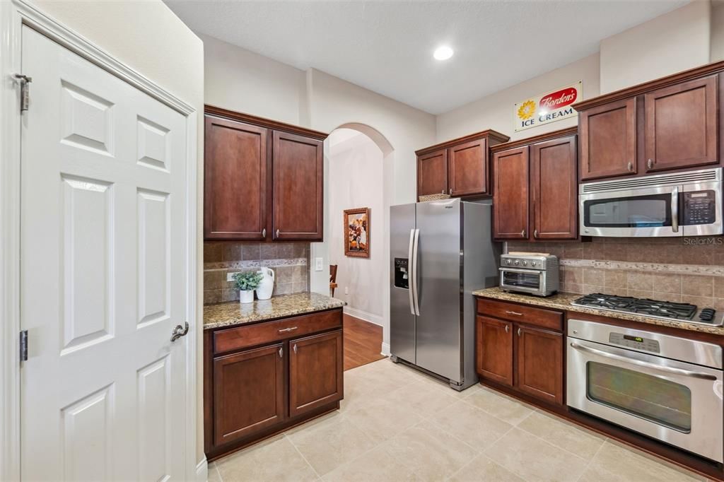 For Sale: $389,900 (2 beds, 2 baths, 1689 Square Feet)