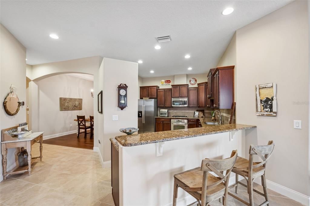 For Sale: $389,900 (2 beds, 2 baths, 1689 Square Feet)