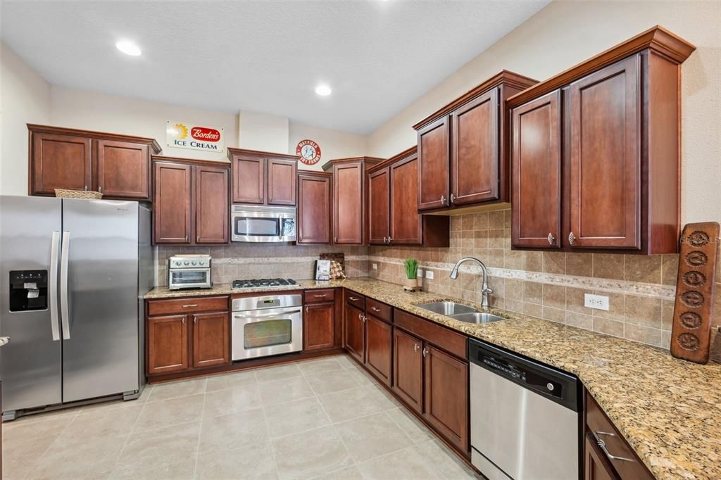 For Sale: $389,900 (2 beds, 2 baths, 1689 Square Feet)