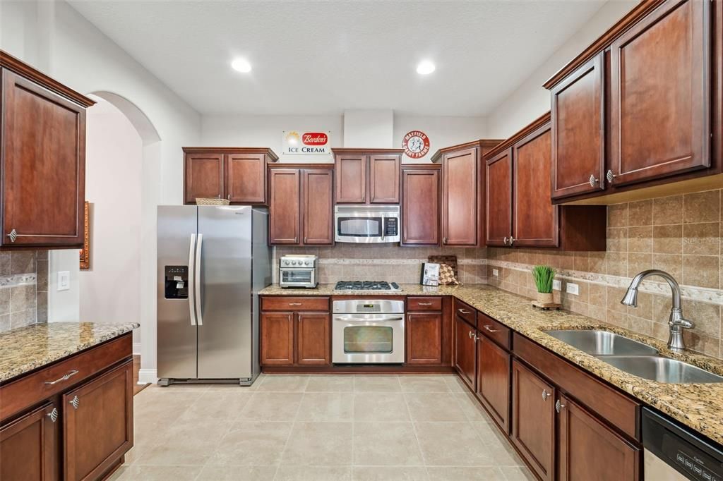 For Sale: $389,900 (2 beds, 2 baths, 1689 Square Feet)