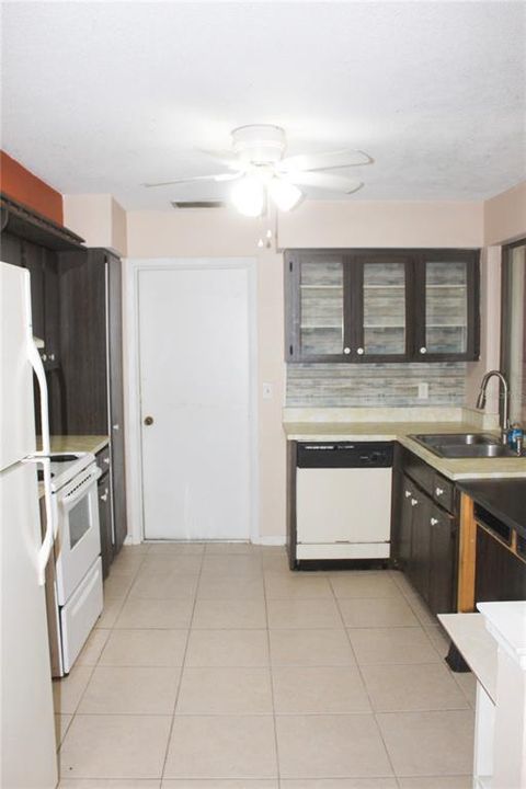 For Sale: $245,000 (2 beds, 2 baths, 1168 Square Feet)