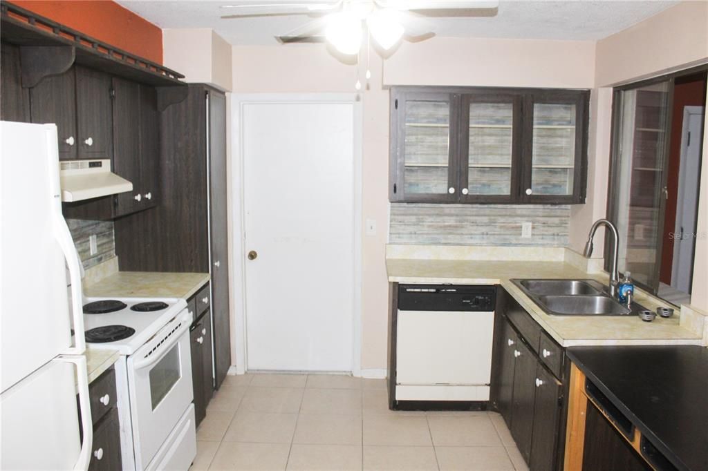 For Sale: $245,000 (2 beds, 2 baths, 1168 Square Feet)