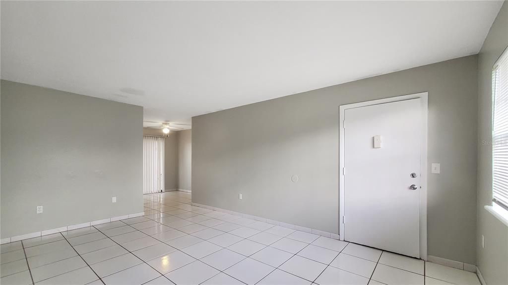 For Rent: $1,325 (1 beds, 1 baths, 777 Square Feet)