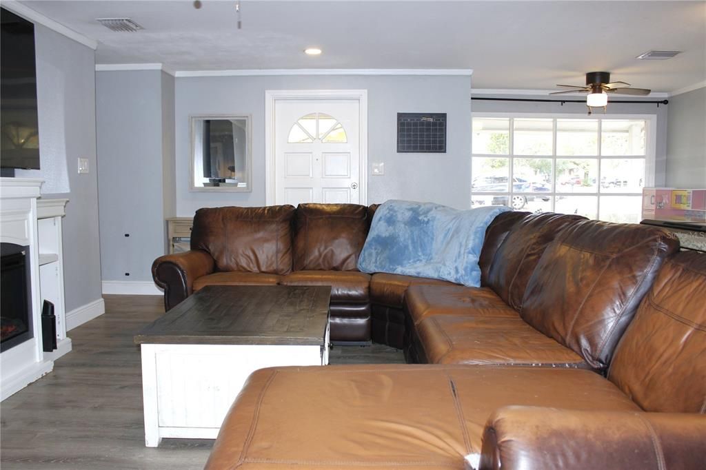 For Sale: $340,000 (3 beds, 2 baths, 1390 Square Feet)