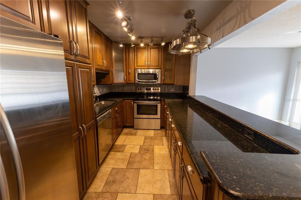 For Sale: $270,000 (2 beds, 1 baths, 1353 Square Feet)