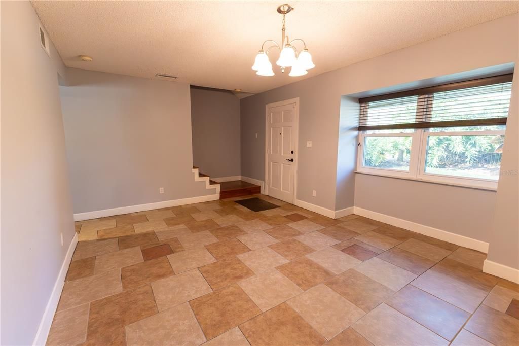 For Sale: $270,000 (2 beds, 1 baths, 1353 Square Feet)