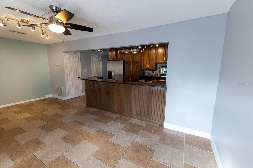 For Sale: $270,000 (2 beds, 1 baths, 1353 Square Feet)