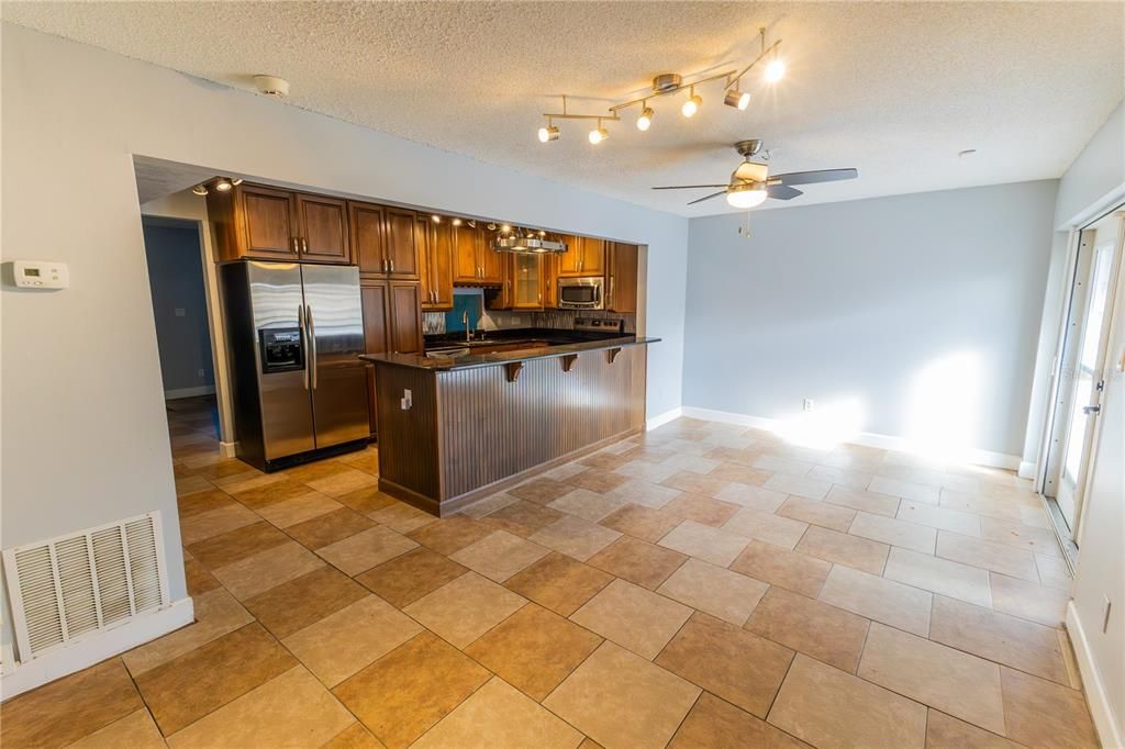 For Sale: $270,000 (2 beds, 1 baths, 1353 Square Feet)