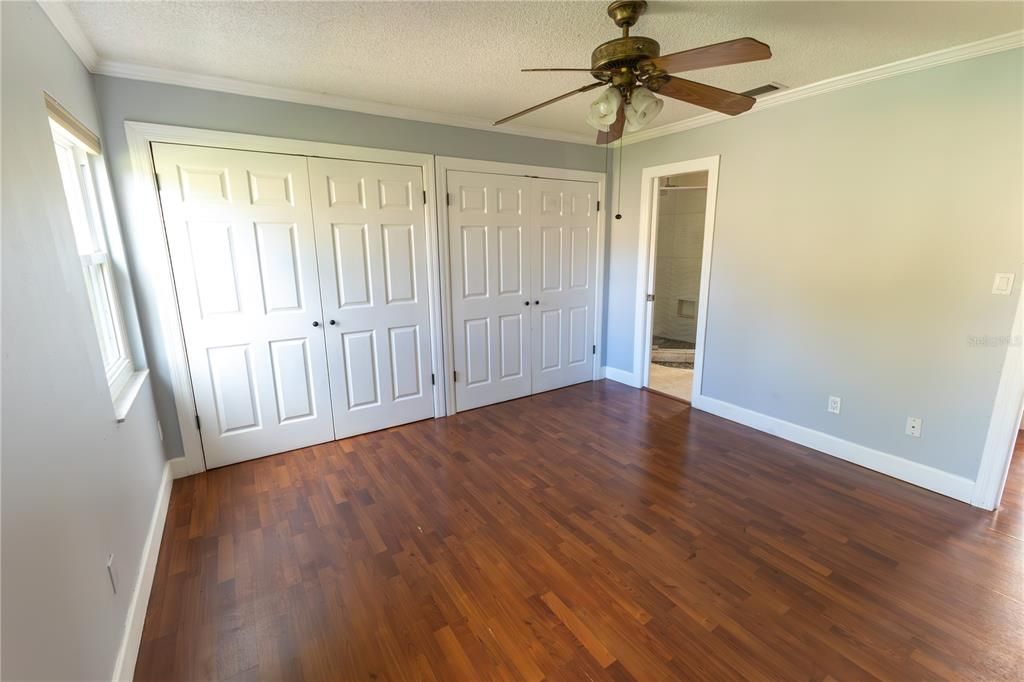 For Sale: $270,000 (2 beds, 1 baths, 1353 Square Feet)