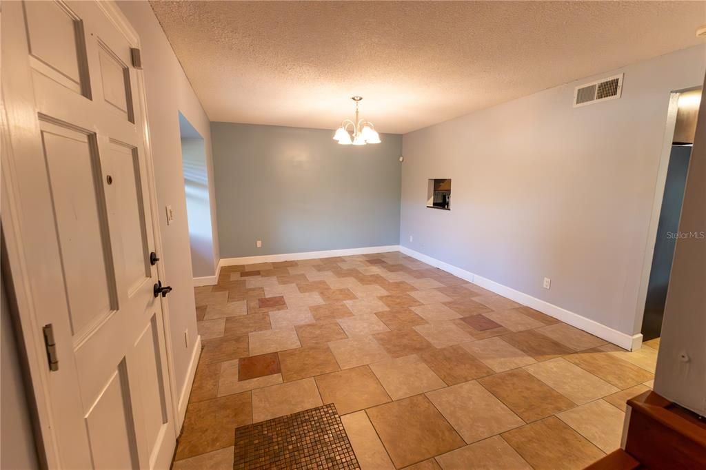 For Sale: $270,000 (2 beds, 1 baths, 1353 Square Feet)