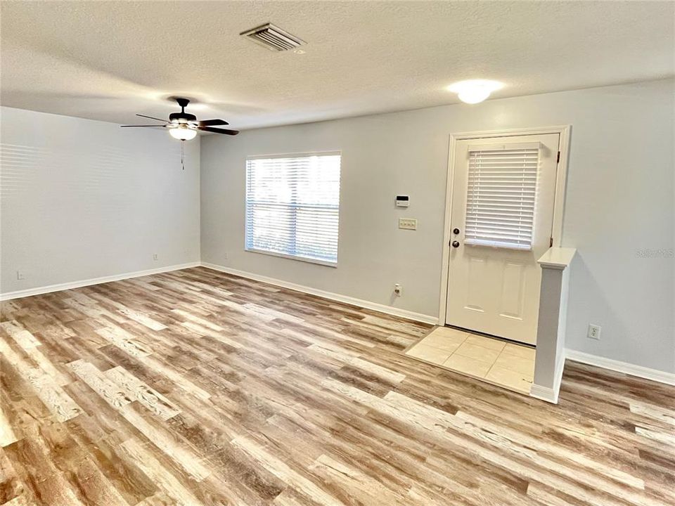 For Rent: $2,000 (3 beds, 2 baths, 1408 Square Feet)