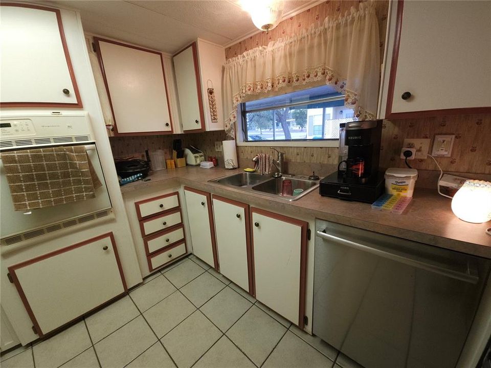 For Sale: $152,250 (2 beds, 2 baths, 1344 Square Feet)