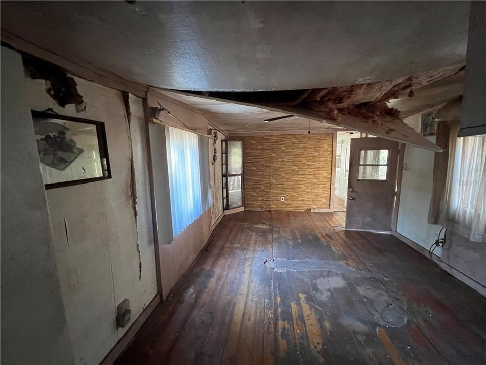 For Sale: $66,000 (2 beds, 1 baths, 672 Square Feet)