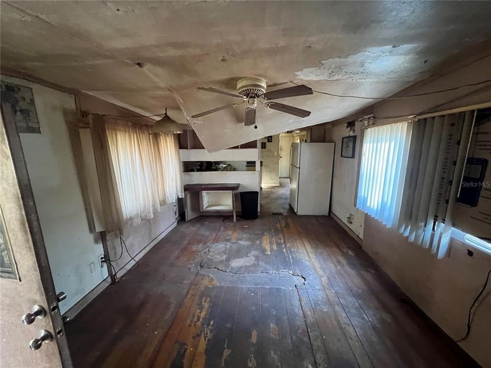 For Sale: $66,000 (2 beds, 1 baths, 672 Square Feet)