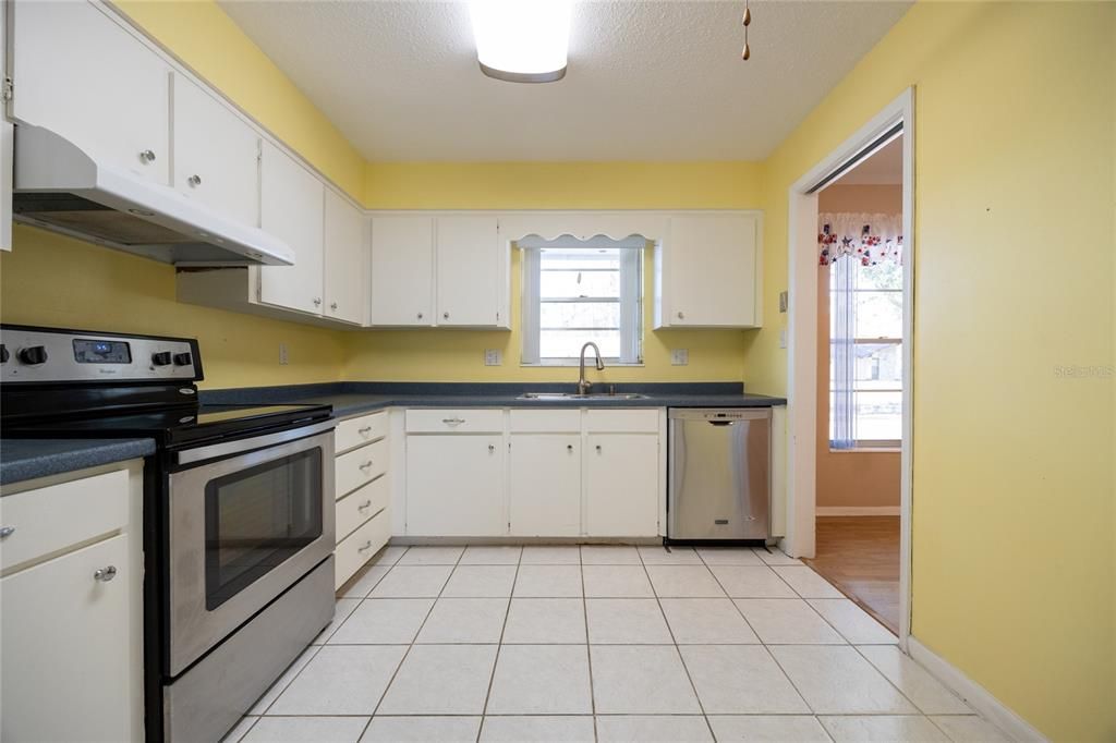 For Sale: $294,900 (3 beds, 2 baths, 1378 Square Feet)