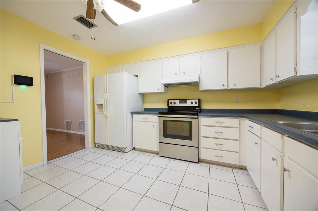 For Sale: $294,900 (3 beds, 2 baths, 1378 Square Feet)