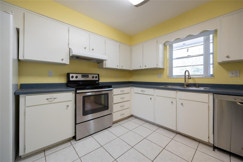 For Sale: $294,900 (3 beds, 2 baths, 1378 Square Feet)