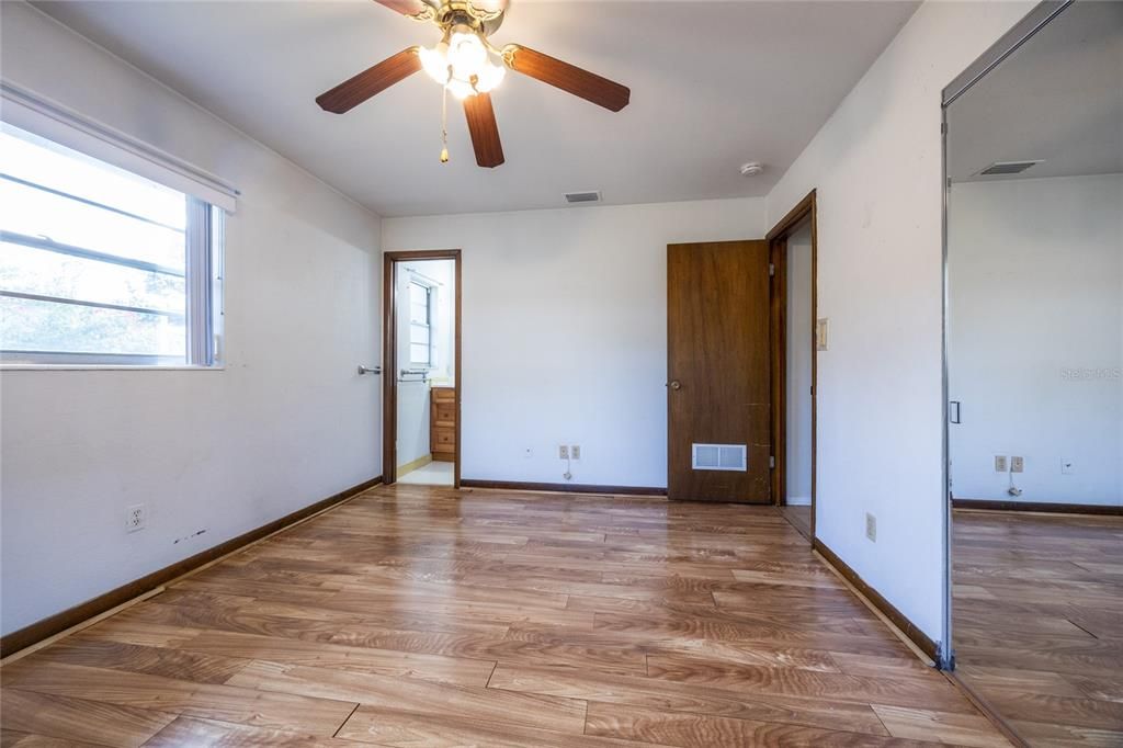 For Sale: $294,900 (3 beds, 2 baths, 1378 Square Feet)