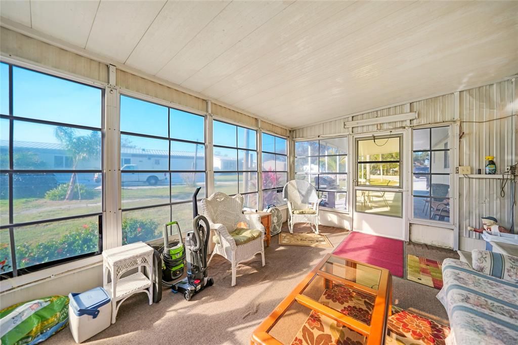 待售: $84,500 (2 贝兹, 1 浴室, 728 平方英尺)