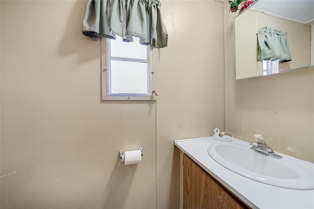 待售: $84,500 (2 贝兹, 1 浴室, 728 平方英尺)