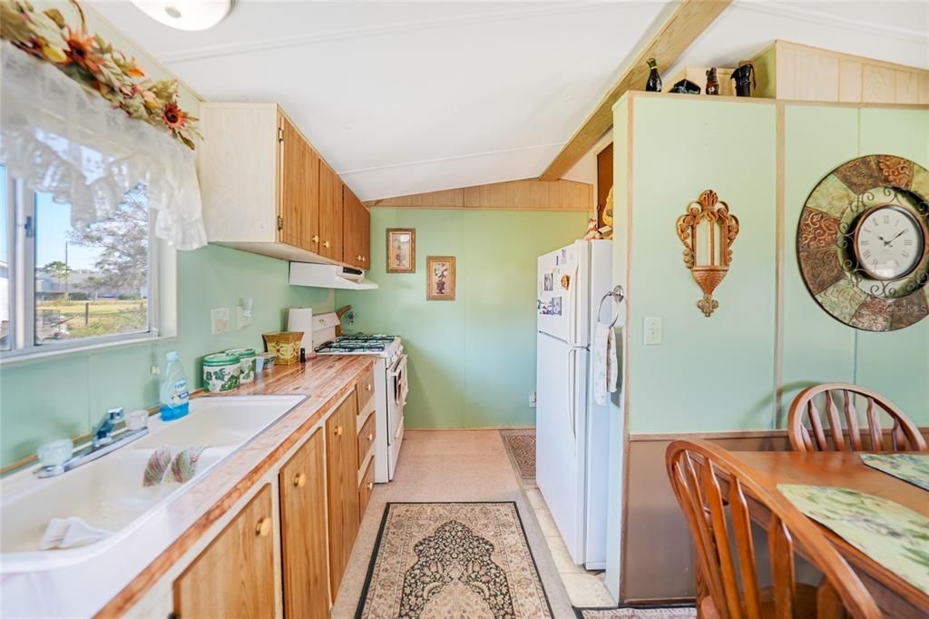 待售: $84,500 (2 贝兹, 1 浴室, 728 平方英尺)