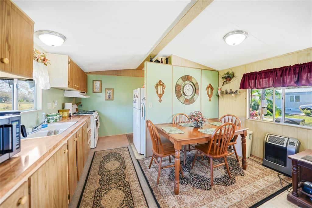 待售: $84,500 (2 贝兹, 1 浴室, 728 平方英尺)