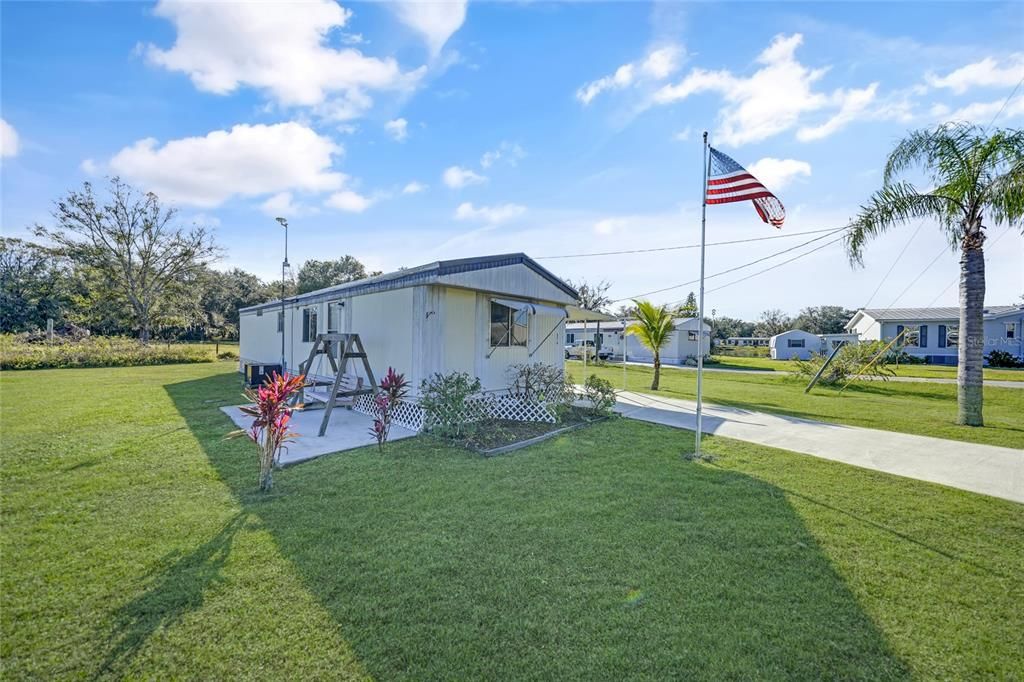 待售: $84,500 (2 贝兹, 1 浴室, 728 平方英尺)