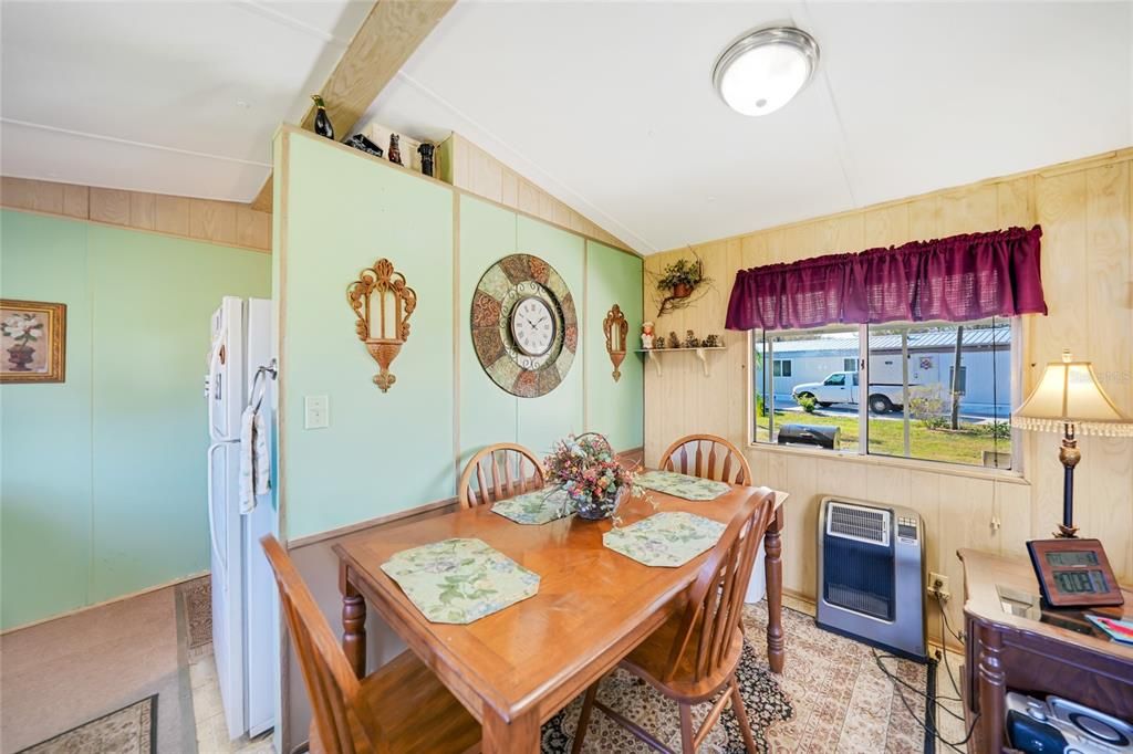 待售: $84,500 (2 贝兹, 1 浴室, 728 平方英尺)