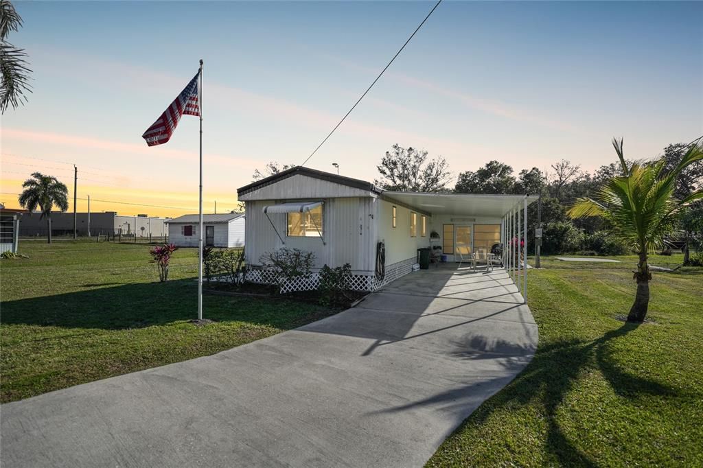 待售: $84,500 (2 贝兹, 1 浴室, 728 平方英尺)