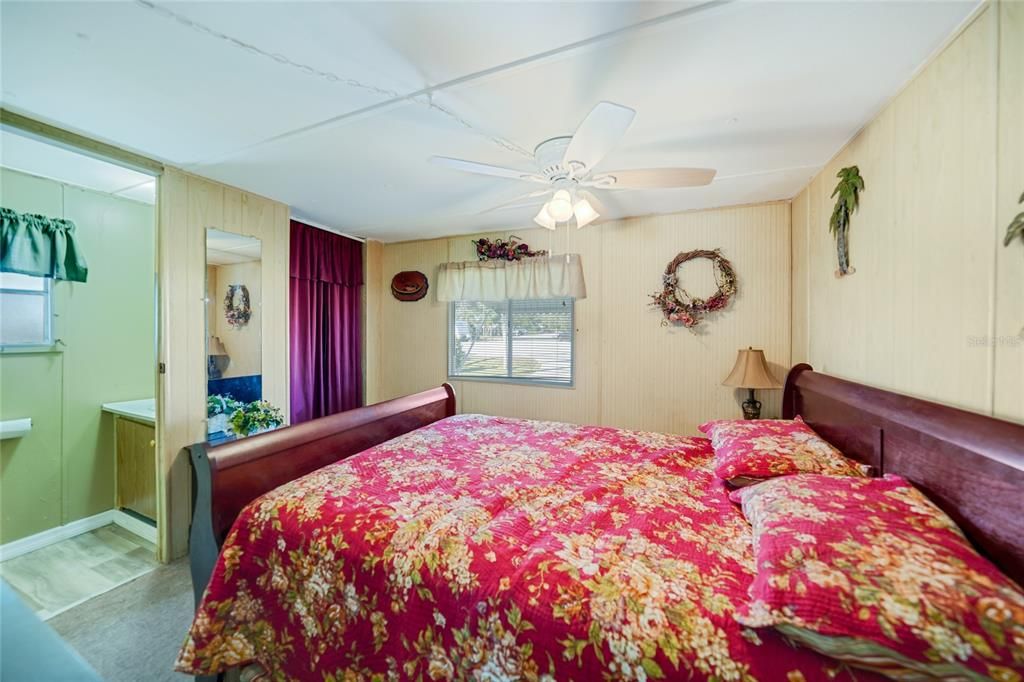 待售: $84,500 (2 贝兹, 1 浴室, 728 平方英尺)