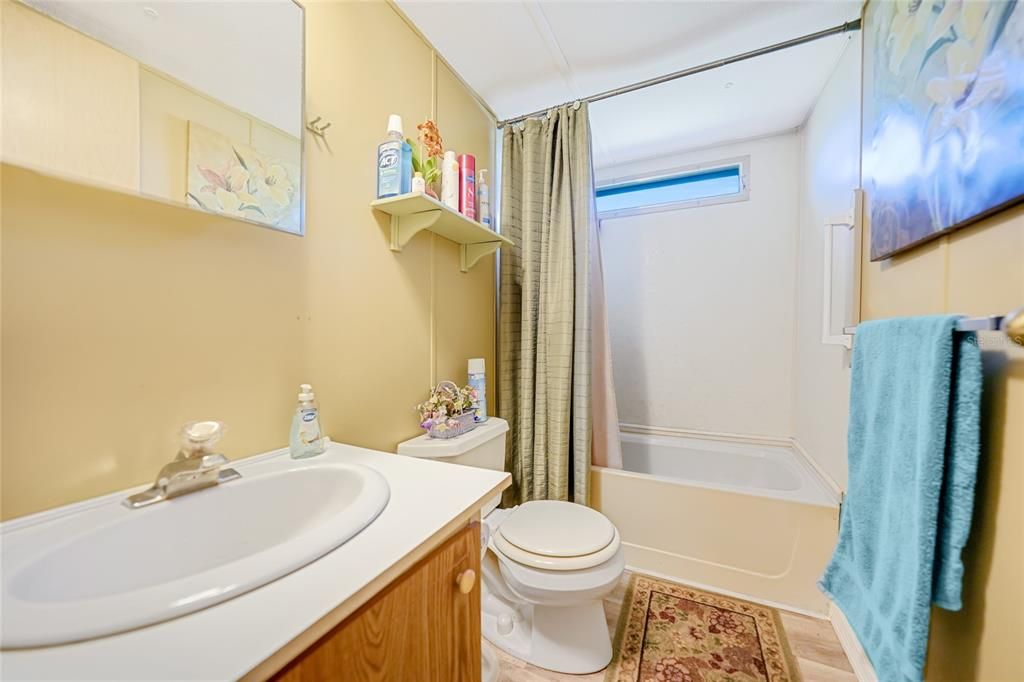 待售: $84,500 (2 贝兹, 1 浴室, 728 平方英尺)