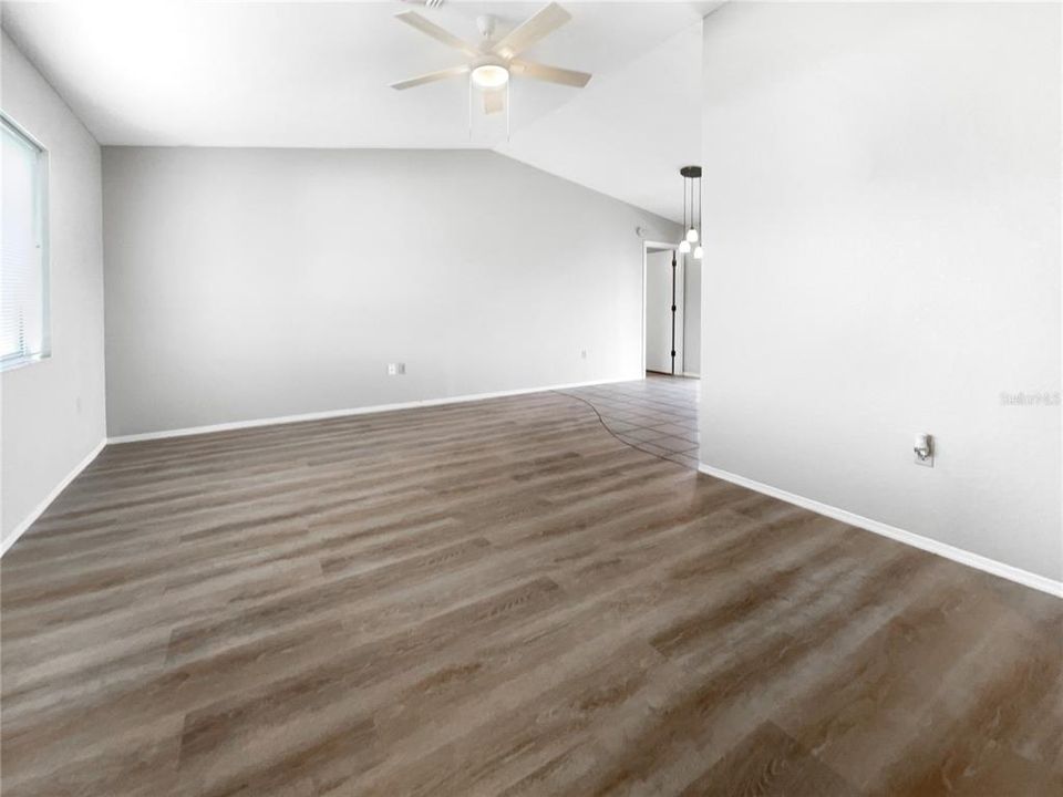 For Sale: $270,000 (3 beds, 2 baths, 1297 Square Feet)