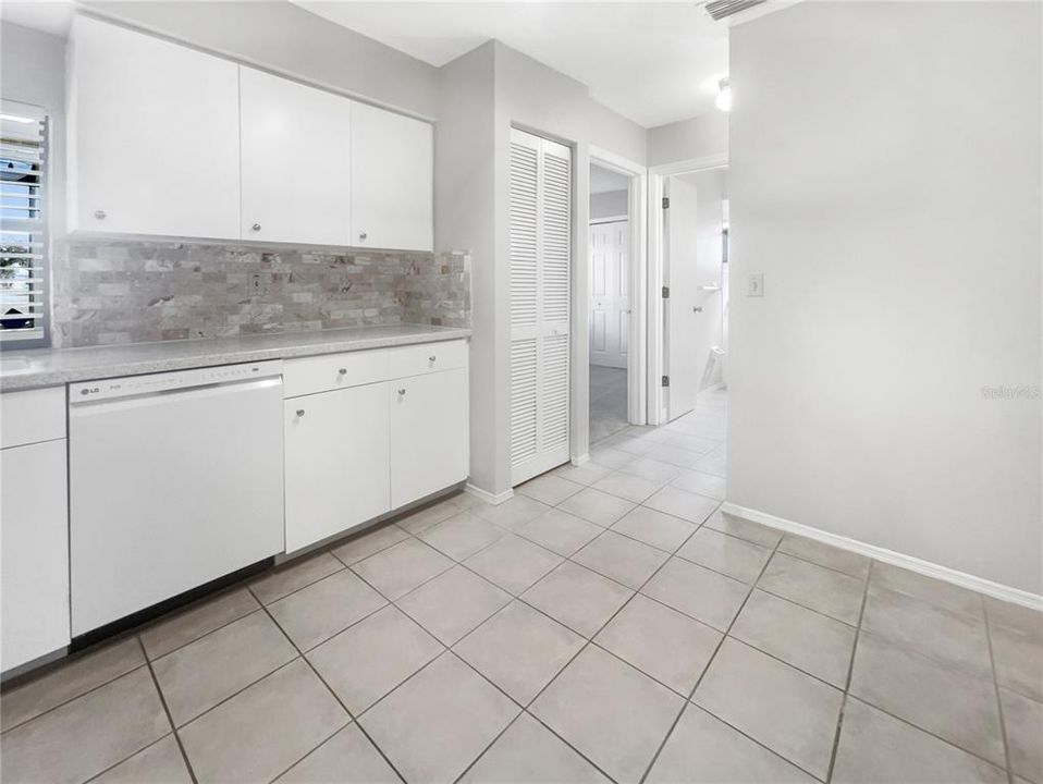 For Sale: $270,000 (3 beds, 2 baths, 1297 Square Feet)