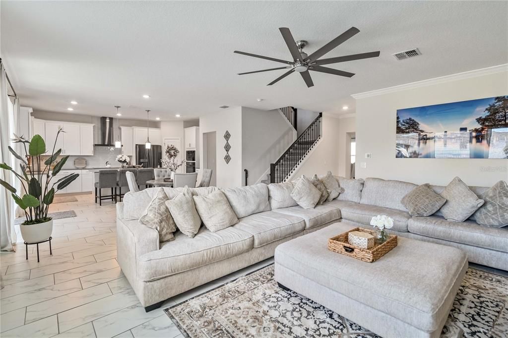 KITCHEN / FAMILY ROOM COMBO