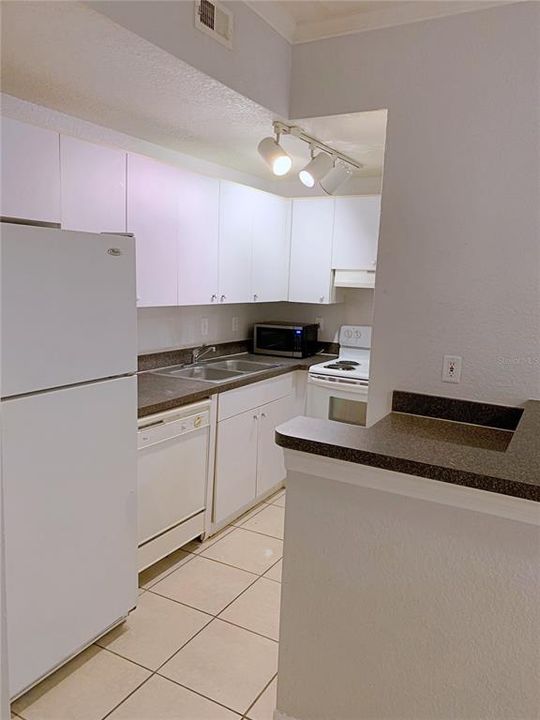 For Rent: $1,200 (1 beds, 1 baths, 499 Square Feet)