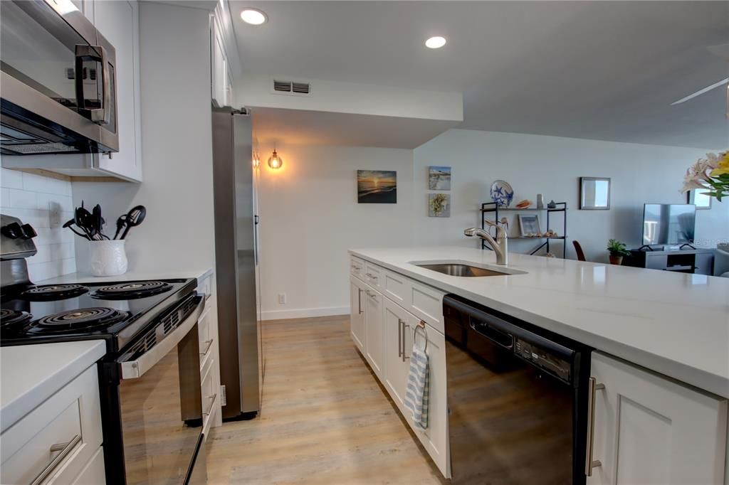 For Sale: $495,000 (1 beds, 1 baths, 920 Square Feet)