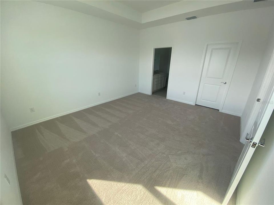 For Rent: $2,500 (3 beds, 2 baths, 1565 Square Feet)