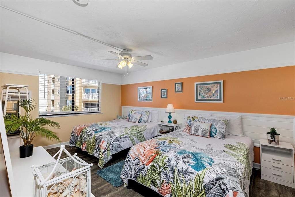 For Sale: $320,000 (1 beds, 1 baths, 608 Square Feet)