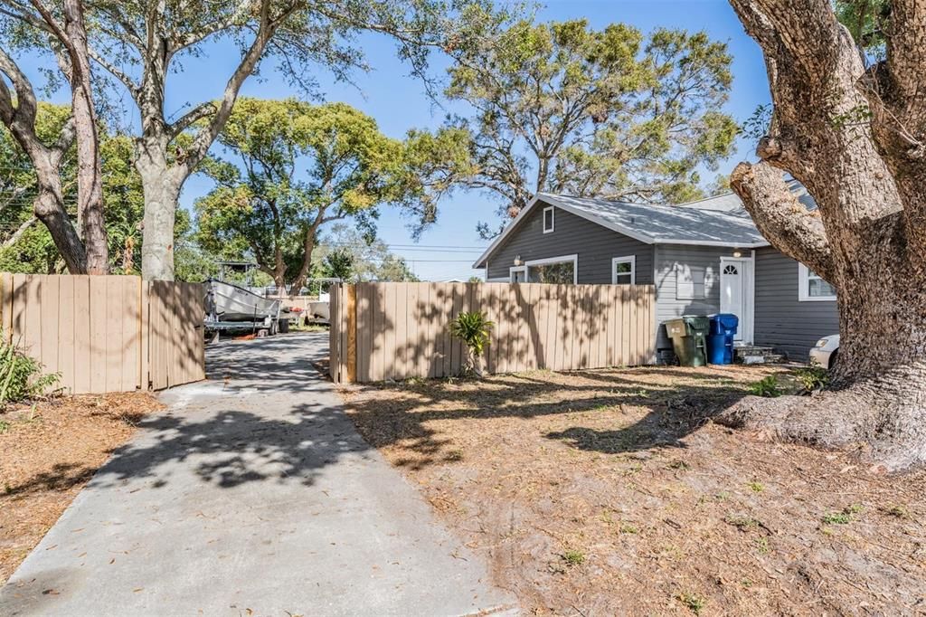 Driveway - Double Gate - Side Entrance