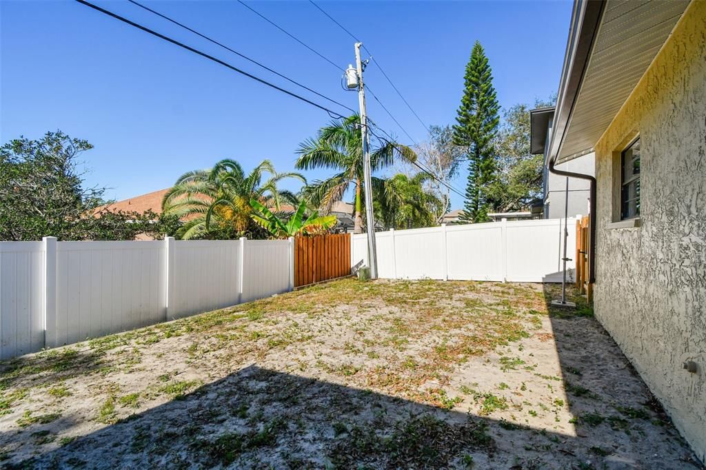 For Sale: $395,000 (2 beds, 2 baths, 1452 Square Feet)