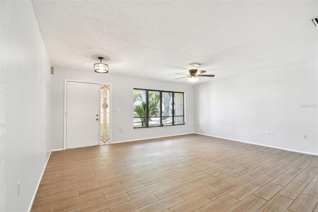 For Sale: $395,000 (2 beds, 2 baths, 1452 Square Feet)