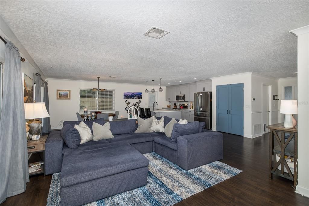 For Sale: $529,900 (3 beds, 2 baths, 1580 Square Feet)