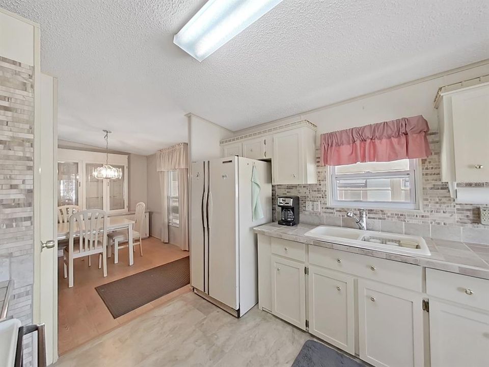 For Sale: $185,000 (2 beds, 2 baths, 1296 Square Feet)